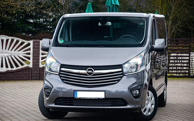 Opel Vivaro cena 66990 przebieg: 236000, rok produkcji 2018 z Korfantów małe 781